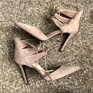 Jessica Simpson pumps